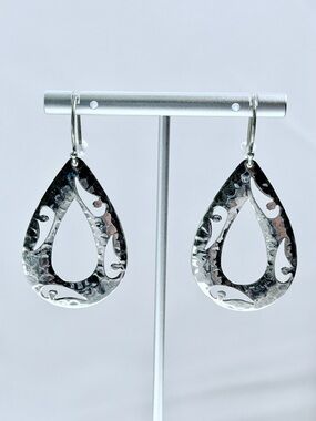 Silpada Sterling Silver PRINTS CHARMING Teardrop Cutout Wire  Dangle Earrings